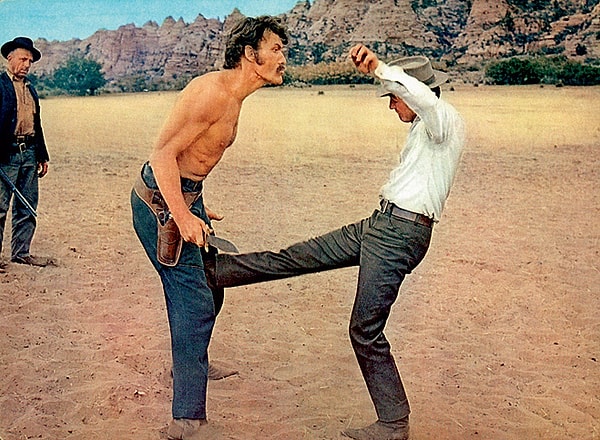 3. Ты имеешь право ударить другого мужчину ногой в пах только в случае угрозы жизни и здоровью