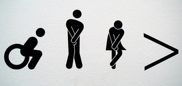 15. Ни один мужчина не обязан пожимать руку другому в туалете или при выходе из него