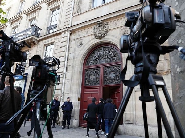 6. Злоумышленники скрылись с места ограбления, и все это время французская полиция активно работала по этому громкому делу