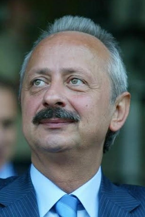 2016'da hayatını kaybeden Oya Aydoğan ve geçmişte Türkiye Futbol Federasyonu Başkanlığı yapmış olan Haluk Ulusoy.