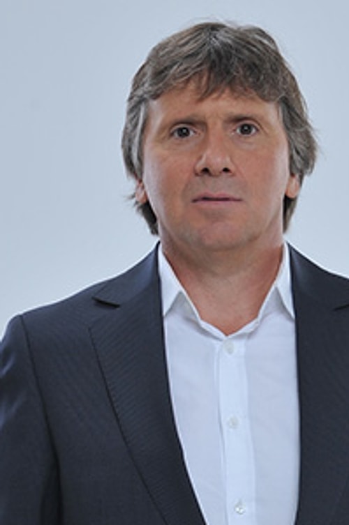 Oyuncu ve müzisyen Şevval Sam ve "Sarı Fırtına" lakaplı ünlü millî eski futbolcu Metin Tekin.