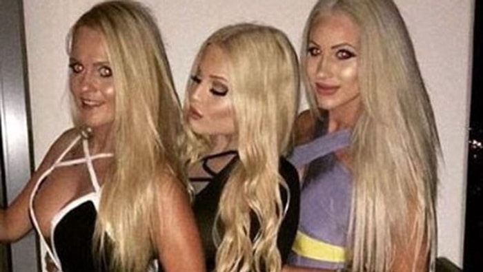 Женщина выглядит так, словно она сестра своих дочерей