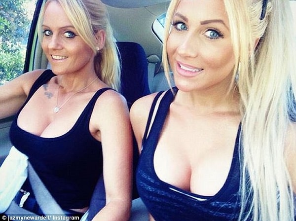 Мол, почему эта девушка им отвечает? Она же не их мама 😂😂