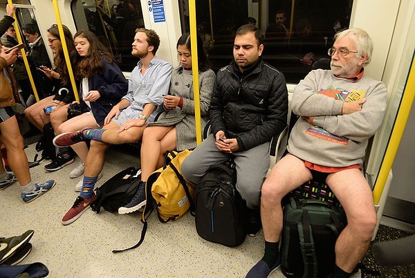 9. И даже старшее поколение решило поддержать молодежь 👴