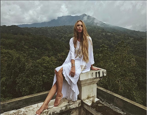 1. Несколько дней назад на страничке Натальи Горчаковой, известного блогера, появилась фотография с Бали, где она проводит каникулы