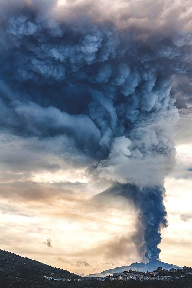 4. Awakening of the Etna volcano