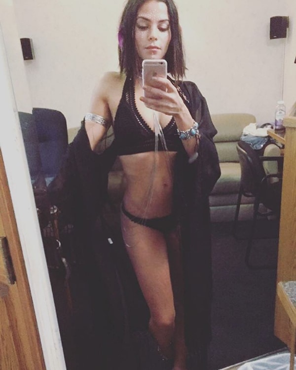 Дженну эта ситуация нисколько не смутила: её сексуальные позы в Инстаграме не рассматривал только ленивый.