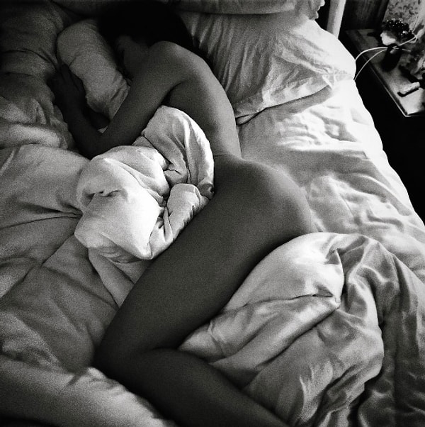 Но что-то в этой истории все-таки не так. В конце концов, не каждый день увидишь в Сети обнаженных супруг всемирноизвестных голливудских звезд... Что скажете?