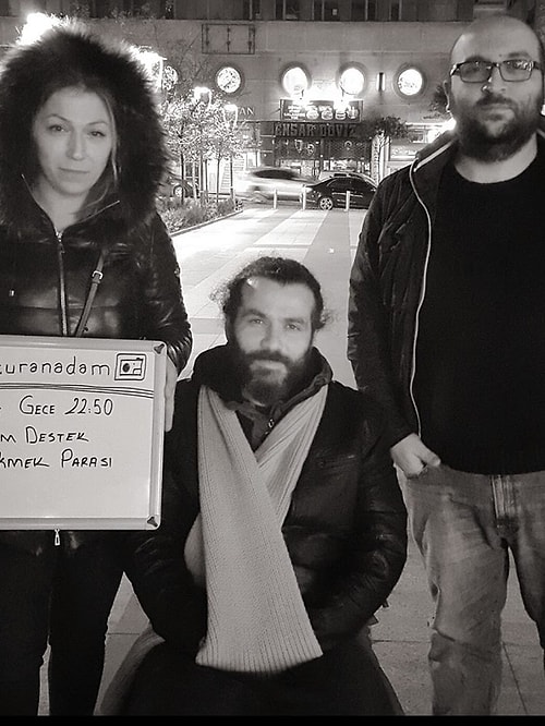 Şahin birkaç ay önce de kafesinin önüne koyduğu masa ve sandalyeler kaldırılınca zabıtaya bıçak çekmişti.