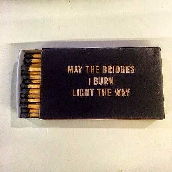 9. "Пусть мосты, которые я сжигаю, освещают мне путь".