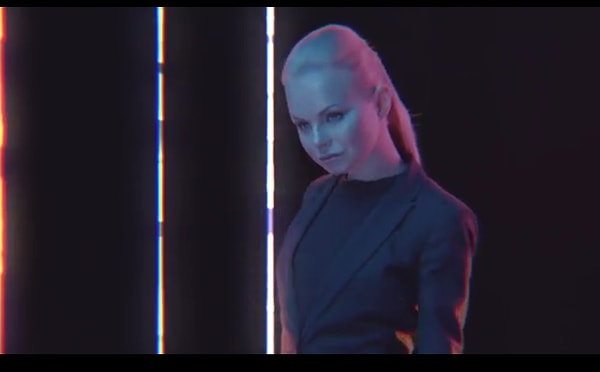 9. Однако, первую сольную работу Алисы публика восприняла далеко не так тепло, как она рассчитывала.