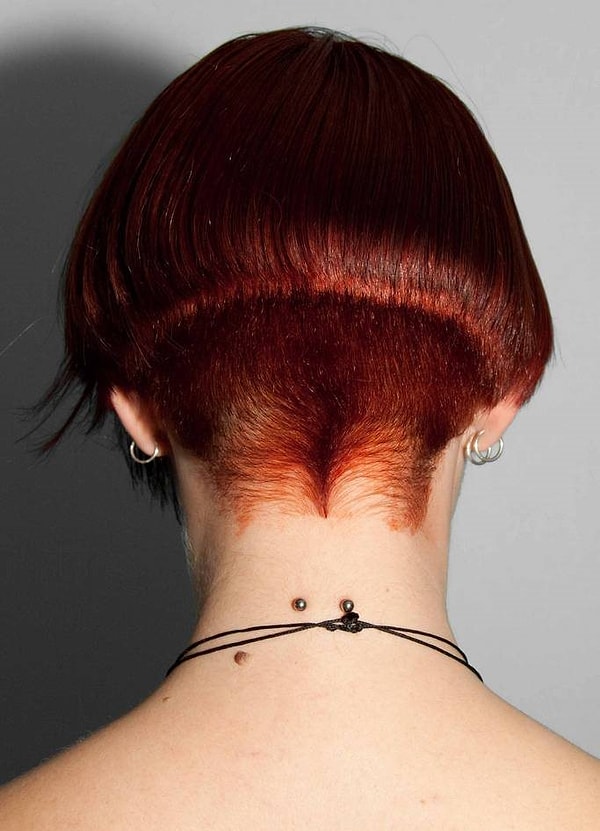 2. Каре с выбритым затылком