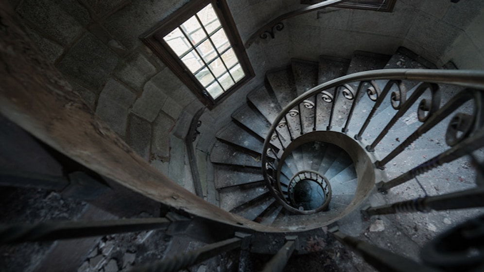 Hepimizin Aklını Kurcalamış Bir Soru: Kale Merdivenleri Neden Hep Saat Yönündedir?