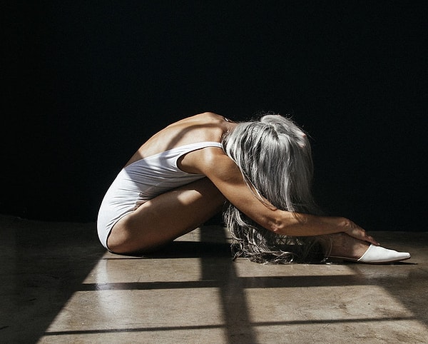 3. Она родилась во Франции в 1955 году и росла на острове Корсика