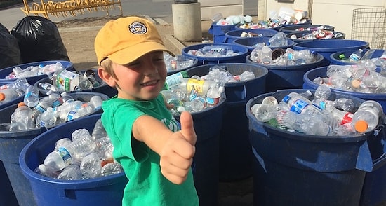7-летний мальчик собрал деньги на колледж благодаря своей кампании по сбору утильсырья