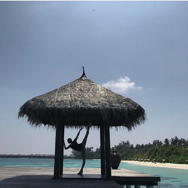 8. Анастасия Волочкова выделывает пируэты на любимых Мальдивах