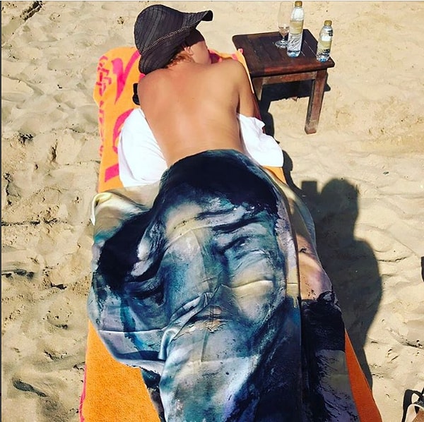 12. Любовь Успенская тоже загорает в Дубае