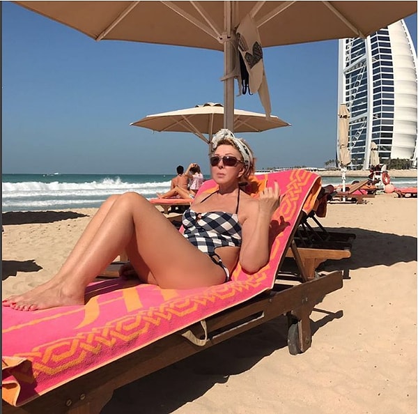 12. Любовь Успенская тоже загорает в Дубае