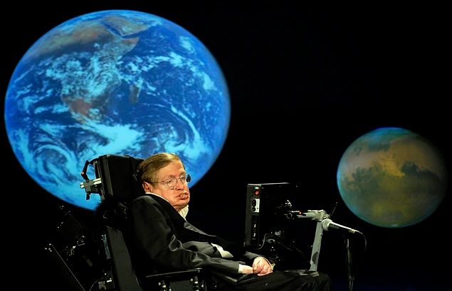 Dünyaca ünlü fizikçi ve evrenbilimci Stephen Hawking, bunun insanlık için kötü olacağını düşünenlerden.