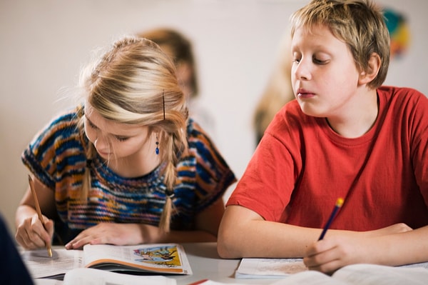 5. В Бангладеше детей с 15-летнего возраста сажают в тюрьму за списывание на экзаменах.