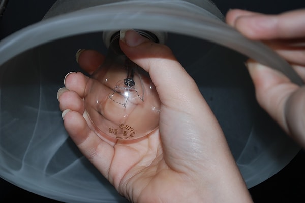 8. В Австралии, в штате Виктория, запрещено менять лампочку самостоятельно, если вы не профессиональный электрик.