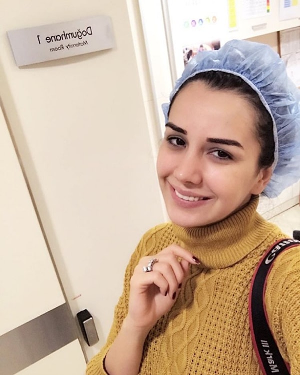 Турецкий фотограф Дилан Полат - девушка, которая снимает младенцев и их родителей в первые минуты рождения. Этими фотографиями она делится на своей страничке в Instagram.