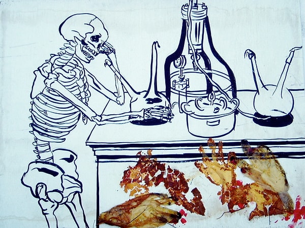 8. Одновременно в музее выставляется 70 картин.