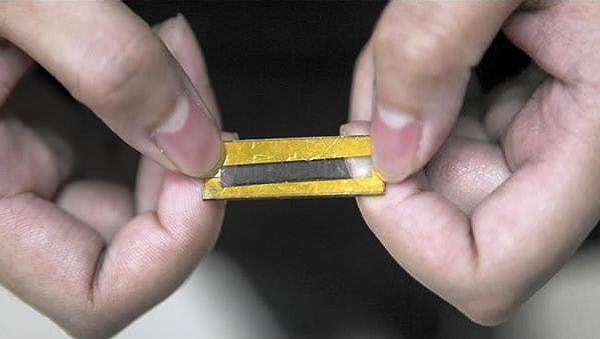 Altın teller ve jel ile oluşturulan bu kombinasyonun neden böylesine süper bir batarya meydana getirdiği hakkında bilim adamları kesin bir açıklama yapamıyorlar.