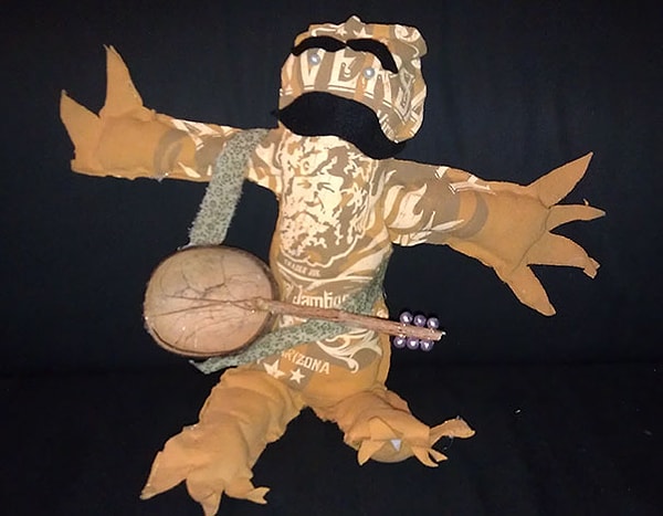 19. "В мой день рождения моя 10-летняя сестренка спросила, что мне нравится. Я сказала, усы, гитары и ленивцы. Она пошла к себе в комнату, а через час вышла с этим"