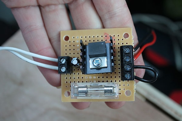 6. Она полностью избавилась от интерьера, прежде чем превратить этот чистый холст в уютное местечко. Она поставила светодиодные лампы…