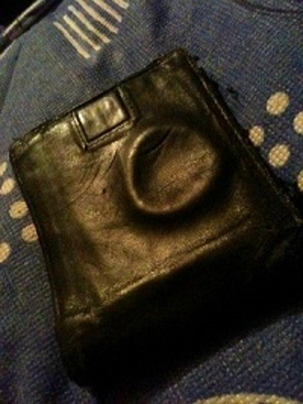 7. Cüzdanın en gizli bölmesinde kondom taşımak.