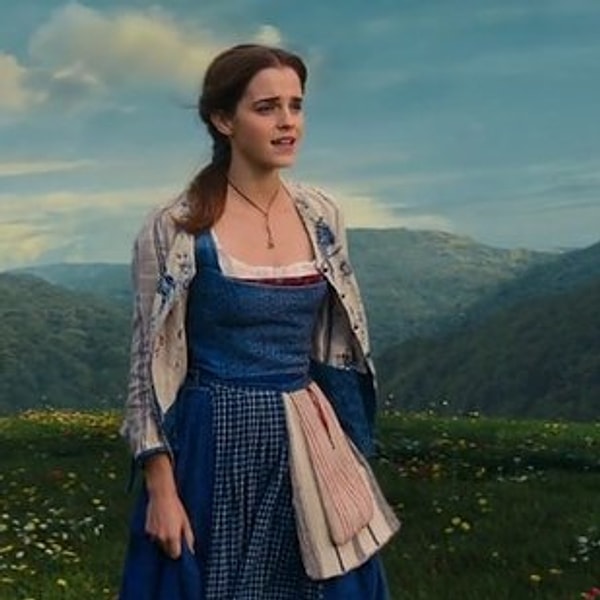 9. Вы только посмотрите, как замечательно она выглядит в бело-голубом платье Белль!