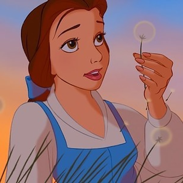 9. Вы только посмотрите, как замечательно она выглядит в бело-голубом платье Белль!