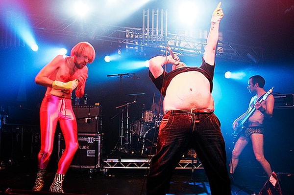 Поклонники HAM обожают группу за удивительные шоу на сцене, которые из раза в раз устраивают её участники.