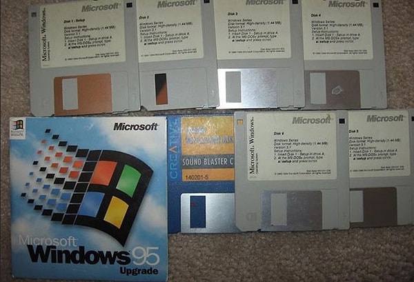 10. Когда нужно купить диск и вставить его в компьютер, чтобы загрузить необходимую программу.