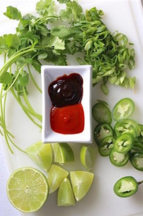 23. Рисовая лапша с курицей и зеленью