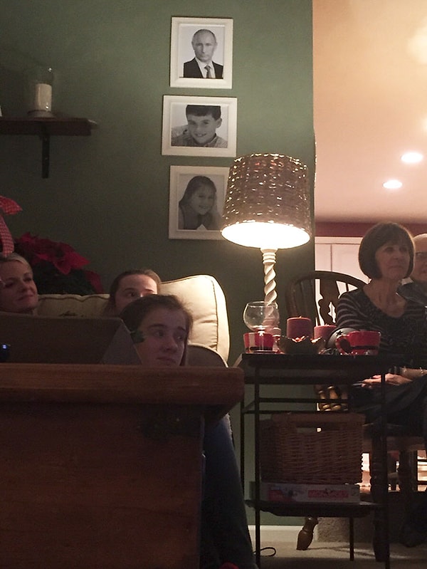 4. "Заменил фото своей сестры на снимок с Путиным. Пока они ничего не заметили"