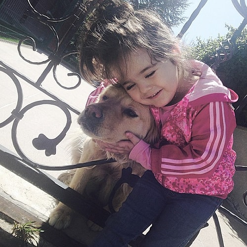 Sokak hayvanlarının derdi onun da derdi, mutluluğu ise onun da mutluluğu oluveriyor.