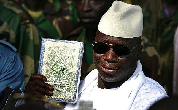 Seçimi kaybetmesinin ardından parlamento mevcut başkan Jammeh'in görev süresini 90 gün uzattı ve OHAL ilan etti