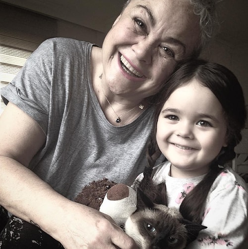 Oyuncaklarının çoğunluğunu da bebekler değil hayvanlar oluşturuyormuş: Ayı, kedi, köpek, kirpi, sincap...