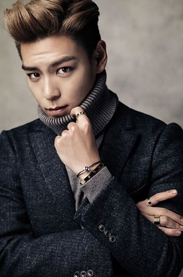 8. Южнокорейский певец T.o.p, кому идет как быть блондином, так и брюнетом