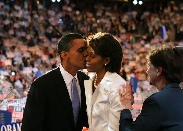 13. 2004 yılı Demokratik Ulusal Kongre sırasında sahnedeki romantik çift...