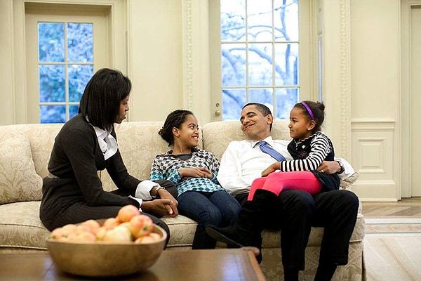 20. Obama ailesinin Oval Ofis'te yakalanan bir görüntüsü...