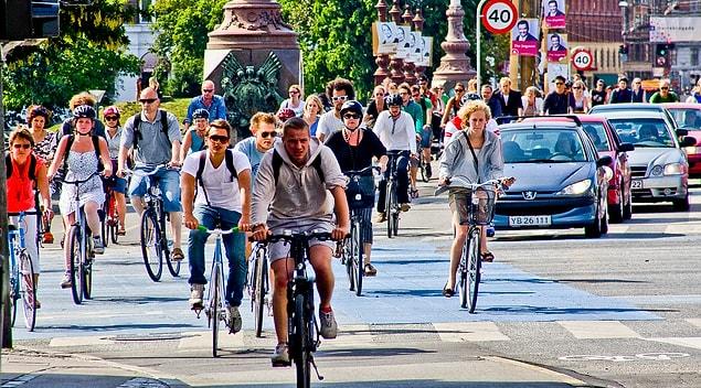 There have been many regulations in the city to encourage cycling and decrease the number of motor vehicles.