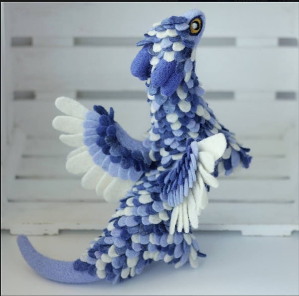 1. «Когда я беру фетр в руки, то не могу предугадать, какое существо из него получится. Каждое из них индивидуально и имеет собственный характер. Они сами знают, в какой форме родятся», - пишет Алена в своем магазинчике на Etsy.