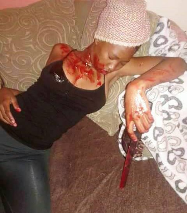 4. Причем порой человек на этих снимках лежит вымазанный в "крови", являя собой ужасающее зрелище