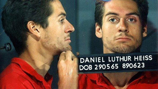 5. 1995'te Daniel Luther Heiss isimli mahkum, hapishane bilgi kitapçığındaki anahtar fotoğrafının, hapishanenin gerçek anahtarı olduğunu keşfediyor.