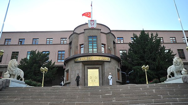 Genelkurmay, saldırı sonucu 5 askerin şehit olduğunu, 9 askerin de yaralandığını açıkladı.