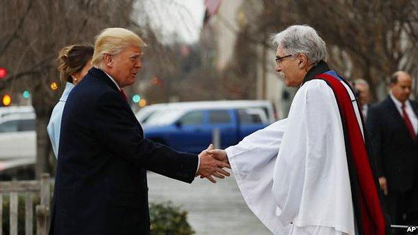 Amerika’nın 45. Başkanı Donald Trump bugün Washington’da gerçekleşecek yemin töreni için geleneklere uygun biçimde güne kilisede sabah ayinine katılarak başladı.