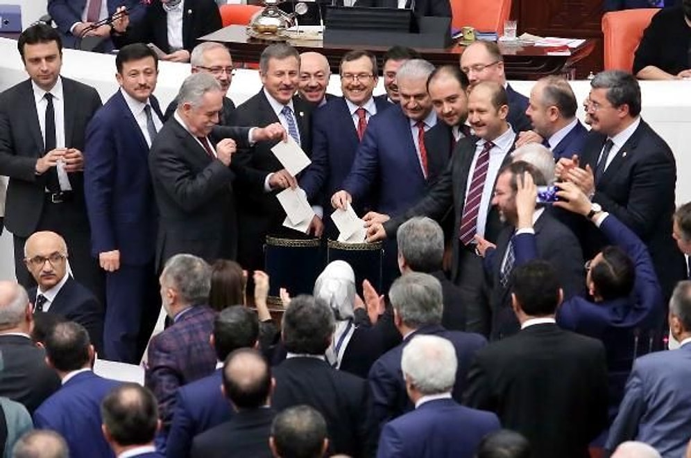 Bütün Maddeler Oylandı: Meclis 'Referandum' Dedi...